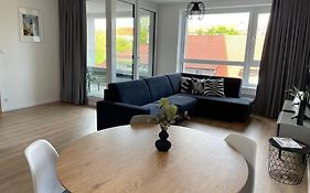 New Apartment Near Tipos Arena, Free Parking, Danubius One Building